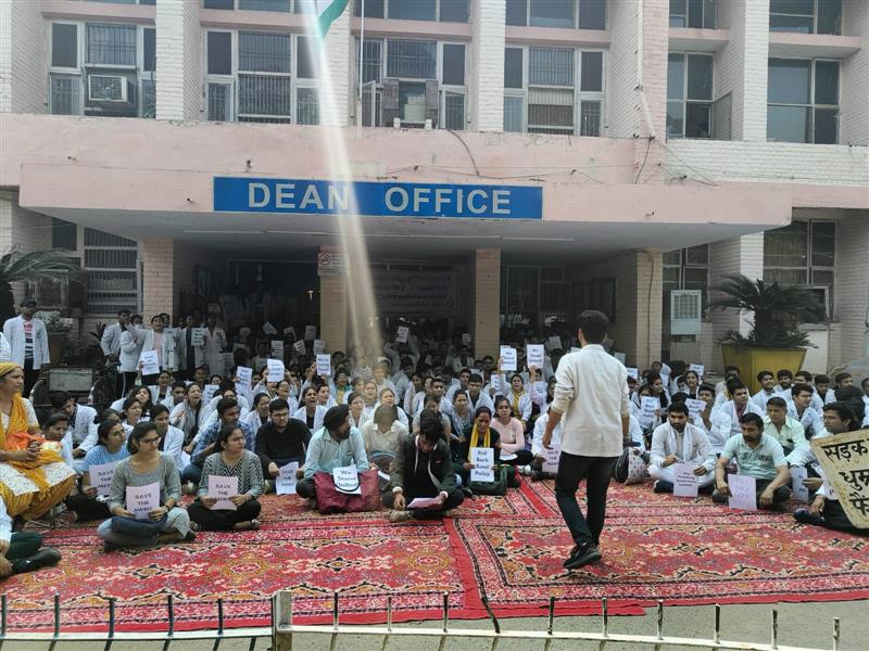 Rohtak PGIMS Resident Doctors Association calls off strike, students' stir on