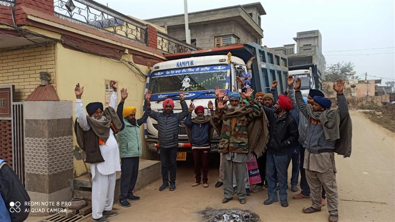 Truck laden with 'illegal' mining material rams into house in Ropar village