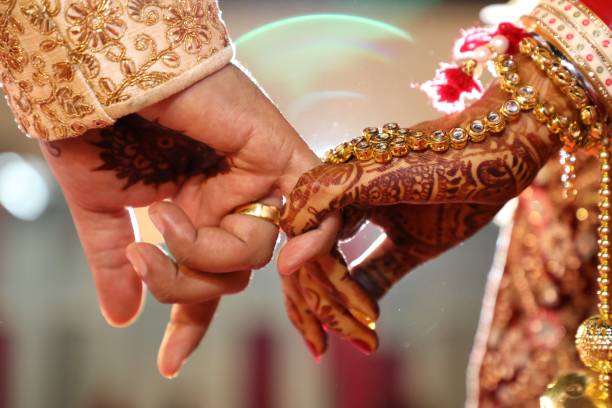 UP groom kisses bride on stage, she refuses to marry him