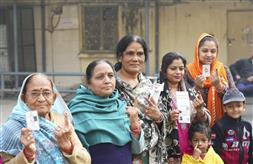 Delhi MCD poll LIVE updates: Voting under way for 250 municipal wards; 3-way contest between AAP, BJP and Congress