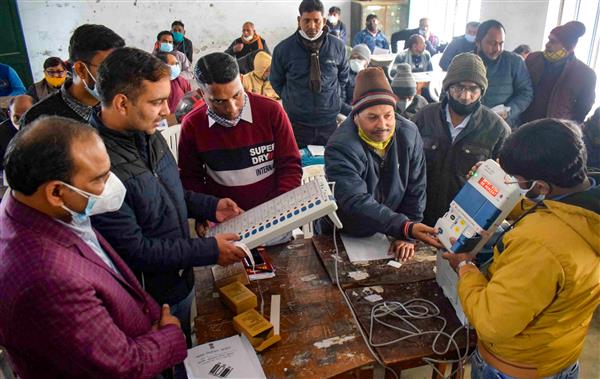 UP polls phase I: 15 illiterate candidates, 125 educated till Class 8
