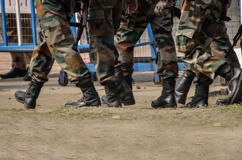 CRPF officer killed in encounter with Naxals