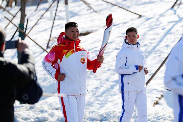 Chinese army officer who was injured in Galwan Valley clash with India carries torch in Winter Olympics