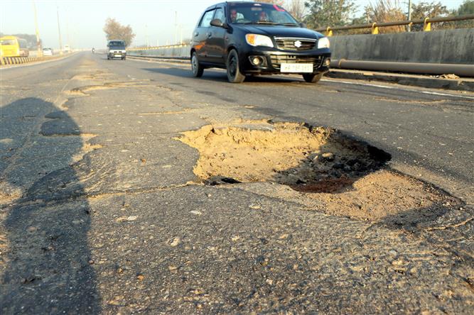 Bad roads, Rohtak civic body claims lack of funds for repair