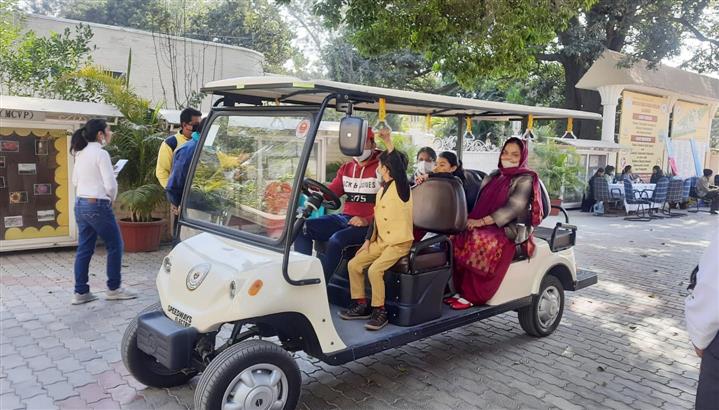 Jalandhar: Free e-car ride, nail art stall, a lounge & crèche facility at  HMV pink