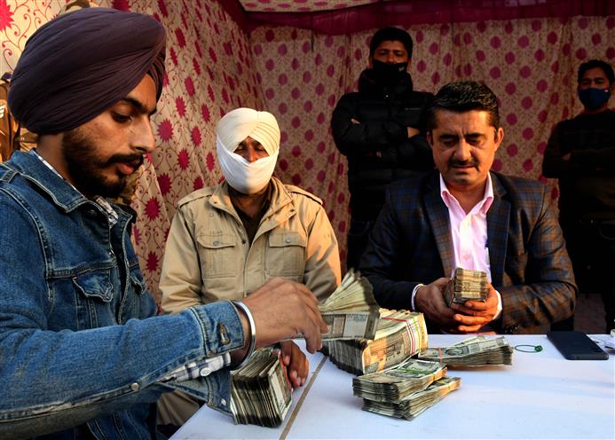 Mohali: Himachal man found carrying Rs 27.50 lakh
