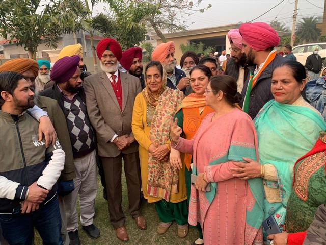 PUNJAB POLL 2022: Congress leader Rajinder Kaur Bhattal tries to appease annoyed party leaders in Sahnewal