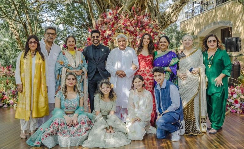 Wedding pictures of Farhan Akhtar and Shibani Dandekar are finally out!