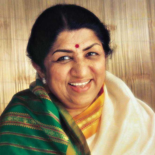 Lata's ashes immersed in Ramkund in Nashik