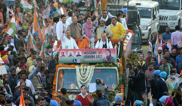 Priyanka Gandhi's roadshow in Ludhiana draws massive crowd