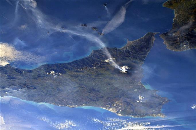 Astronaut tweets photos of ‘smoking’ Mount Etna from space
