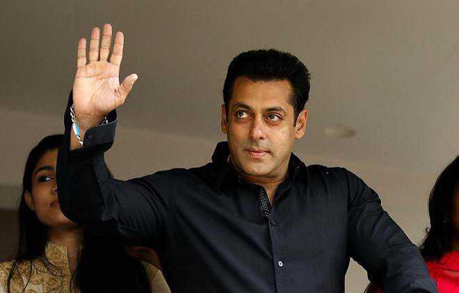 Video: Salman Khan draws a salary of 16 crore a month, but lives in a 1-BHK flat; Know why?