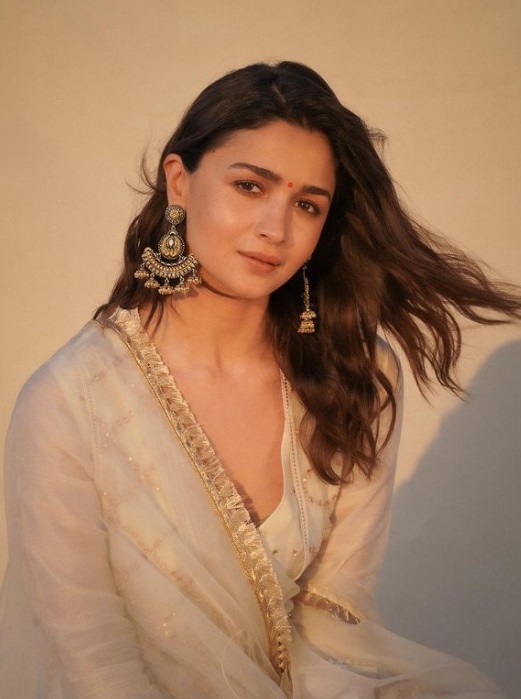 Here's your chance to spend a day with Alia Bhatt; there's a surprise too