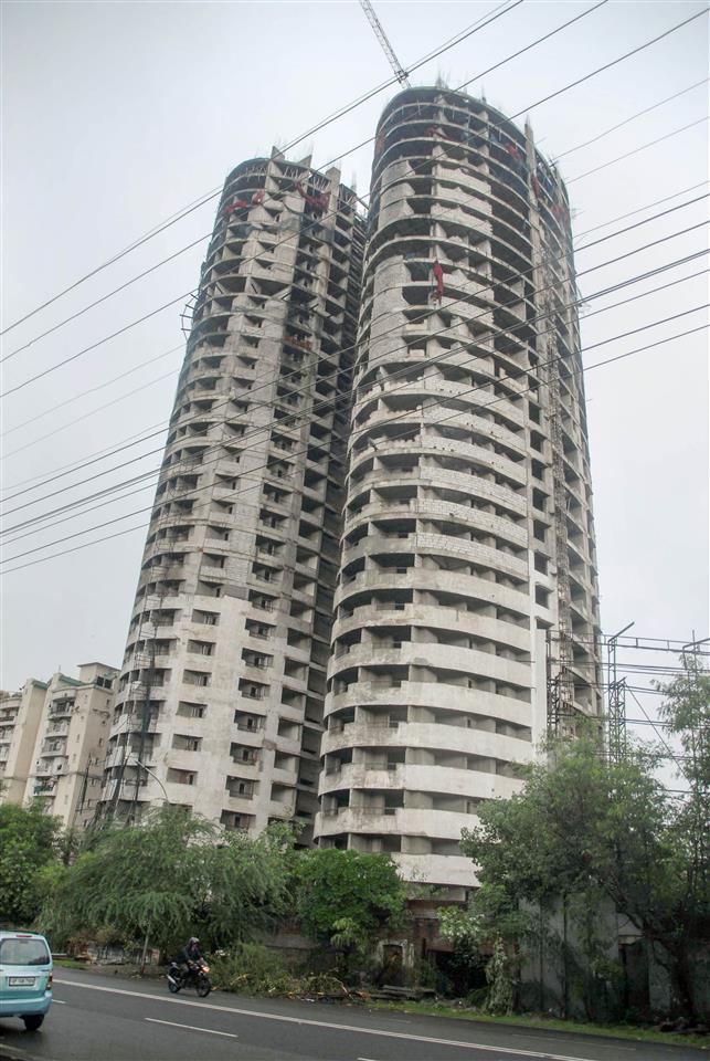 SC orders demolition of Supertech’s twin tower in Noida