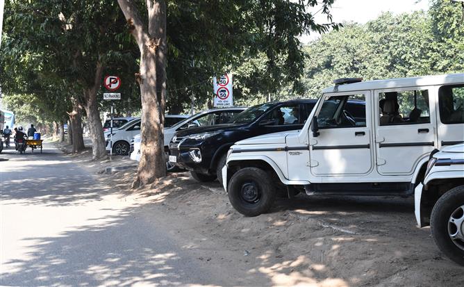 Chandigarh cops turn blind eye to parking on cycle track