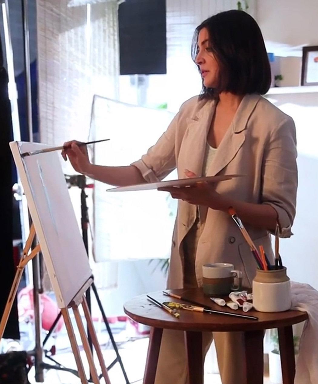 Watch: Anushka Sharma gets to paint at work and she knows what a masterpiece looks like