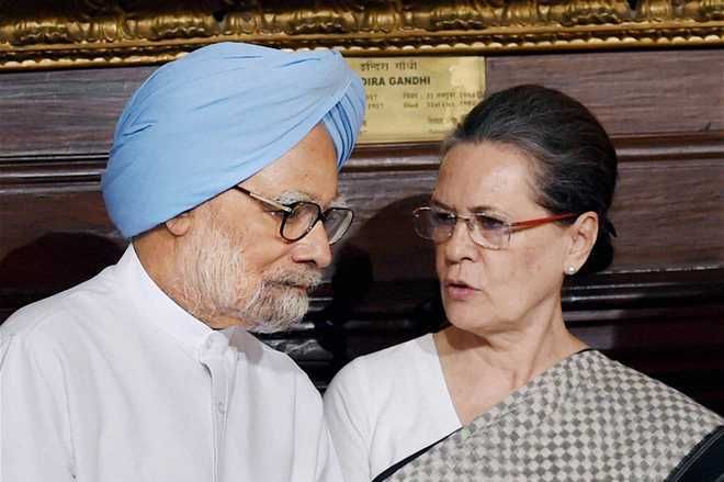 Sonia Gandhi, Manmohan Singh Congress' star campaigners for Punjab Election