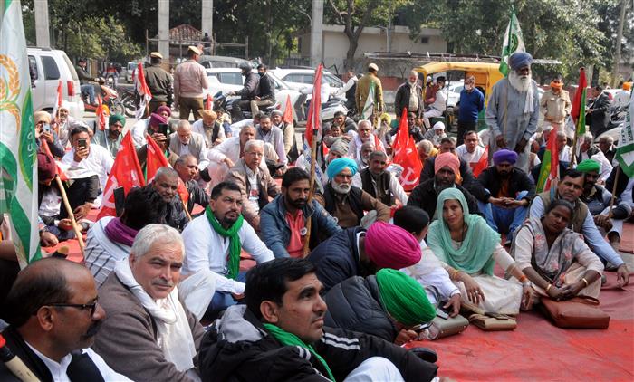 Cotton farmers end dharna in Karnal
