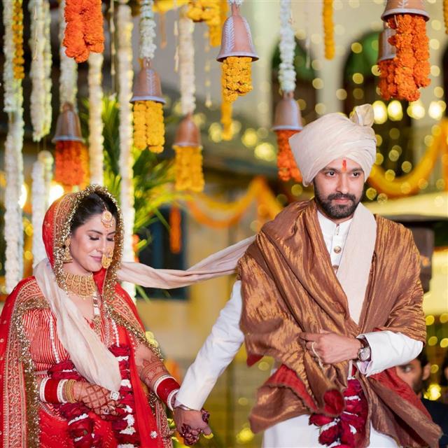 After court marriage on Valentine's Day, Vikrant Massey and Sheetal Thakur tie the knot in a traditional ceremony