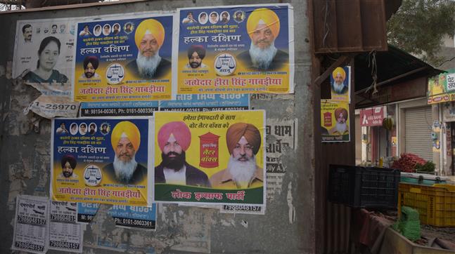 Ludhiana: Parties displaying posters in Hindi  to lure migrant labourers for vote