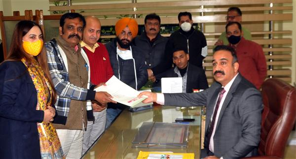 Amritsar: Raj Kumar Verka, Sukhwinder Singh Danny Bandala and Anil Joshi among others file papers
