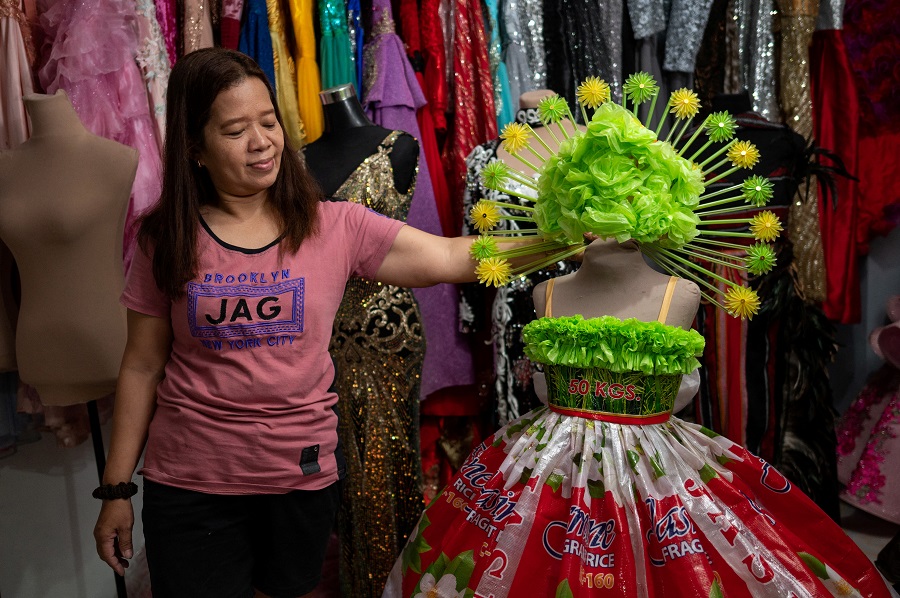 Garbage Bag Dress  Recycled dress, Fashion, Upcycled fashion
