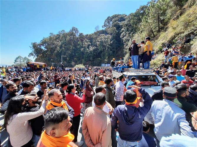 Protest over general category panel in Himachal Pradesh, Additional SP, 3 other cops hurt