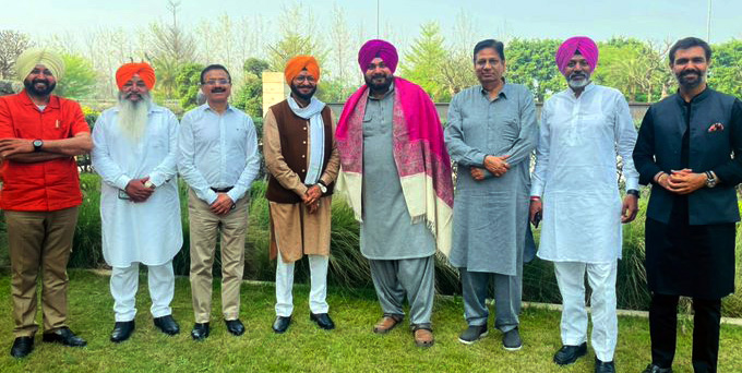 Navjot Singh Sidhu holds meeting with Congress leaders at Amritsar residence