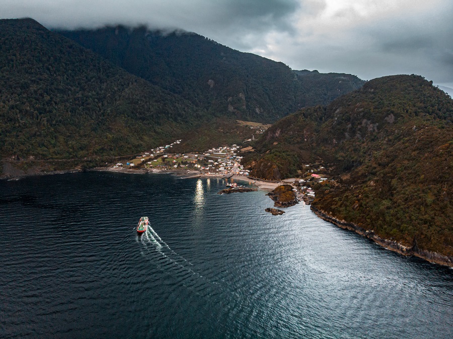 Ferrybox seeks to explore the secrets of Chile's cold southern seas