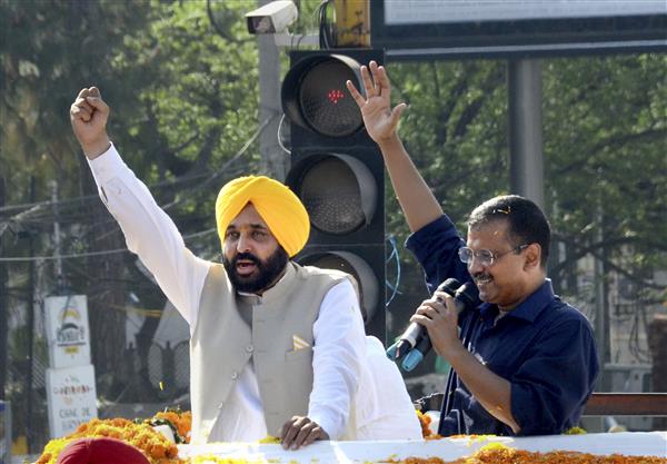 Punjab Election 2022: 'Tussi kamaal kar dita', Arvind Kejriwal to supporters on Punjab landslide win; takes out mega Amritsar roadshow with Bhagwant Mann