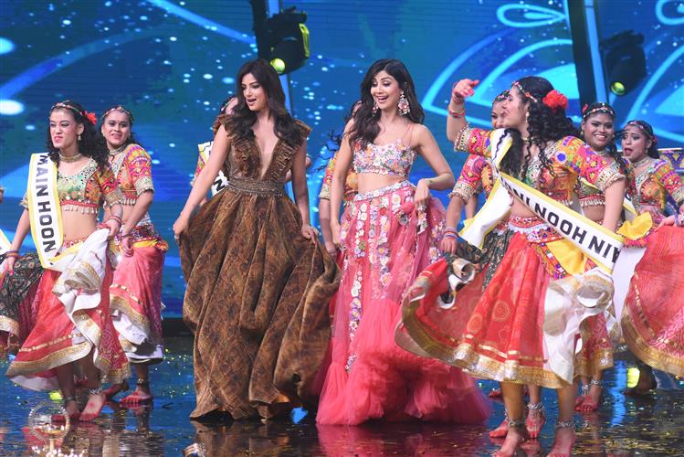 Harnaaz Kaur Sandhu graces sets of India’s Got Talent