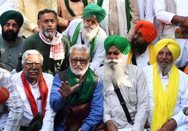 SKM split wide open, two factions hold separate meetings to decide course of farmers' movement