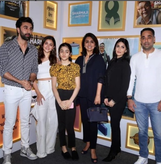Alia Bhatt accompanies Kapoor family for Rishi Kapoor's last film Sharmaji Namkeen screening