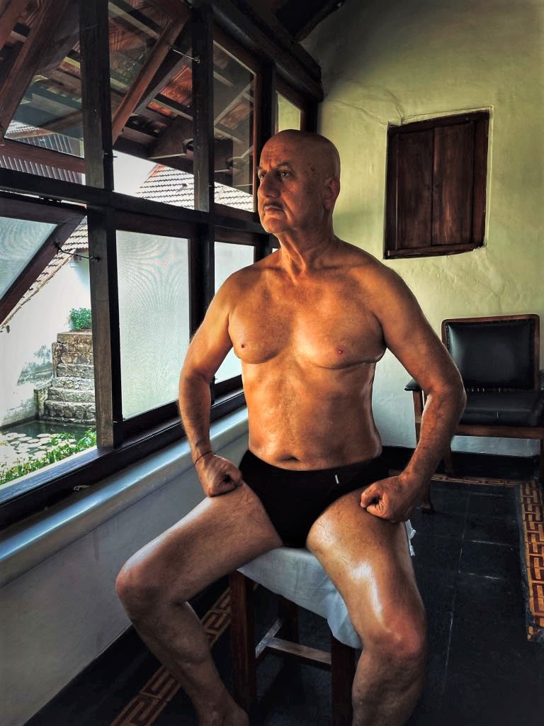 Anupam Kher flaunts his toned physique on his birthday