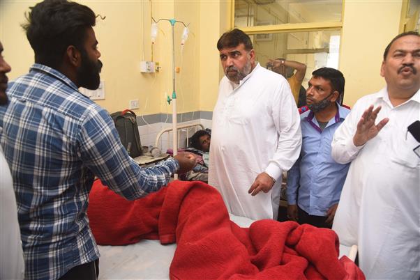 AAP MLA Ashok Parashar conducts surprise check at Civil Hospital
