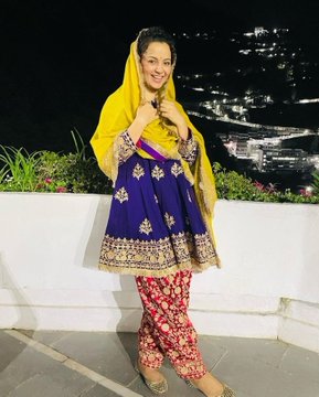 Kangana Ranaut visits Vaishno Devi on 35th birthday, posts pics in colourful salwar suit