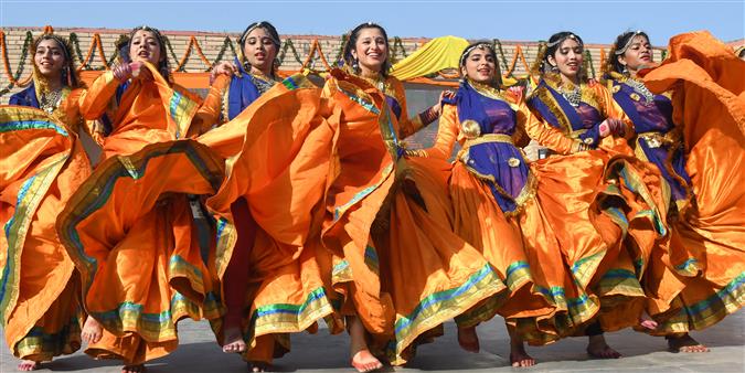 50K throng two-day spring fest in Panchkula