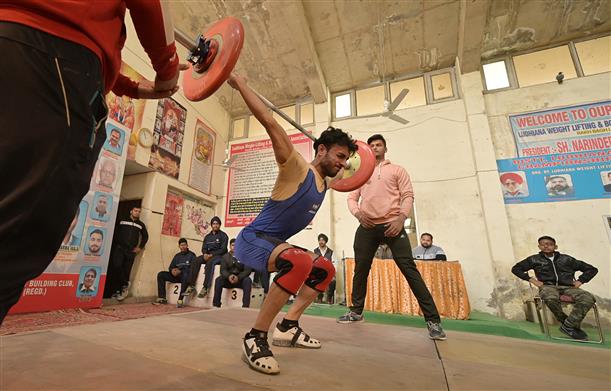 Manish secures top honours in below 73kg category of dist weightlifting championship