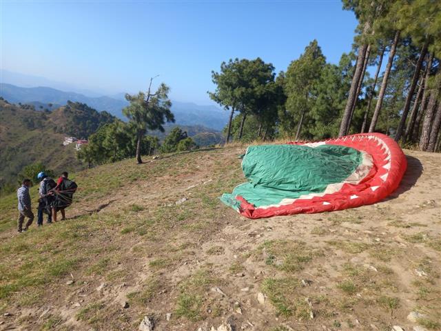 Solan: No licence yet paragliding under way in Waknaghat