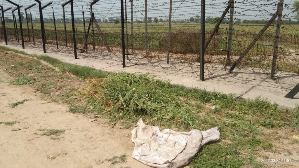 Amritsar: BSF team seizes  2.9-kg heroin near India-Pakistan border
