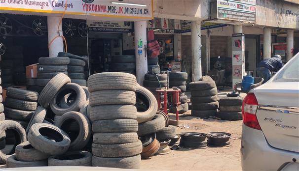 Tyres eat up space in corridors of Mani Majra motor market