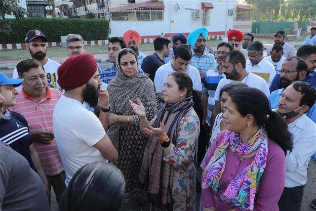 Chandigarh Mayor visits Sector 51, wants civic issues fixed