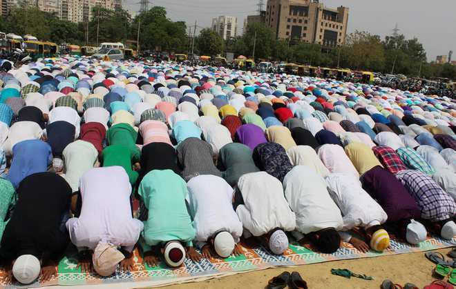 As many as 153 booked for offering namaz on road in Agra, accused of ‘promoting enmity’