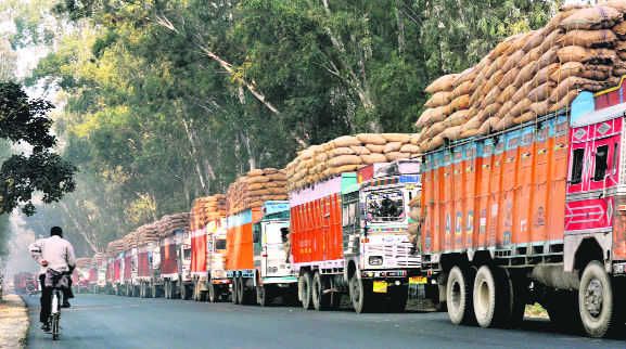 Truckers rue reduction in work, submit memo