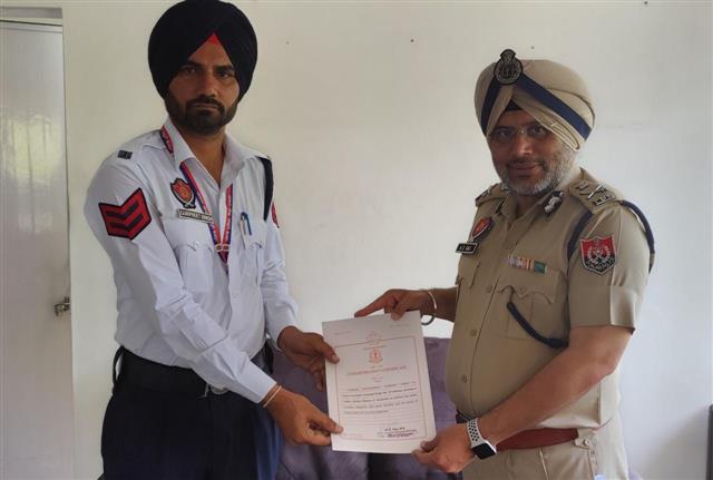 ADGP Traffic honours head constable for honesty