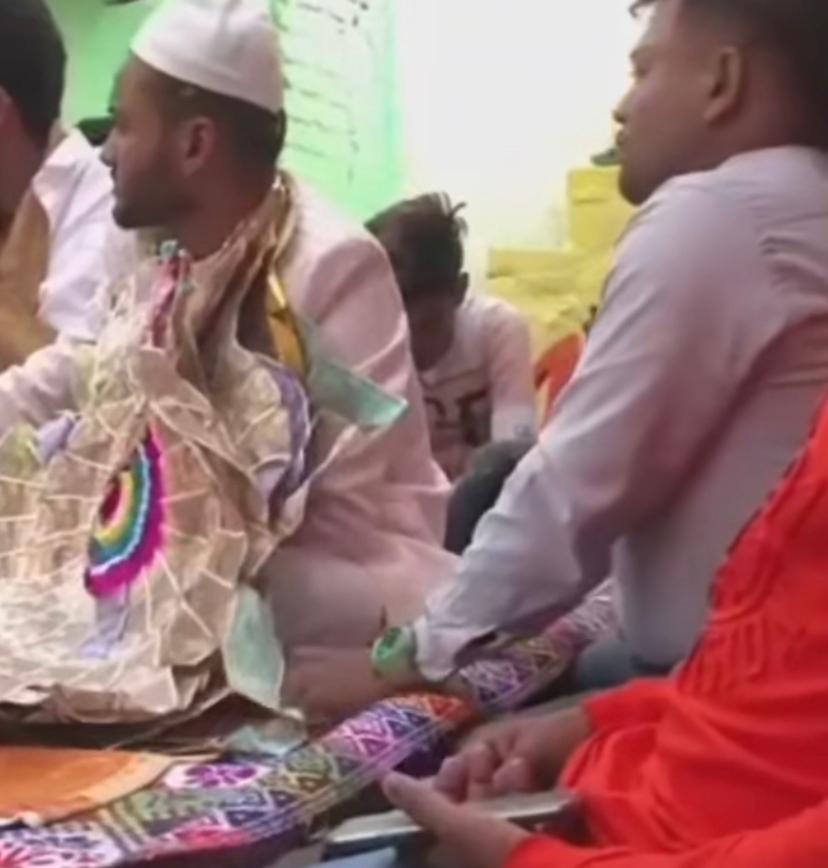 Video shows friend stealing cash from groom's garland; netizen comments ‘Ab isi paise se gift dega’