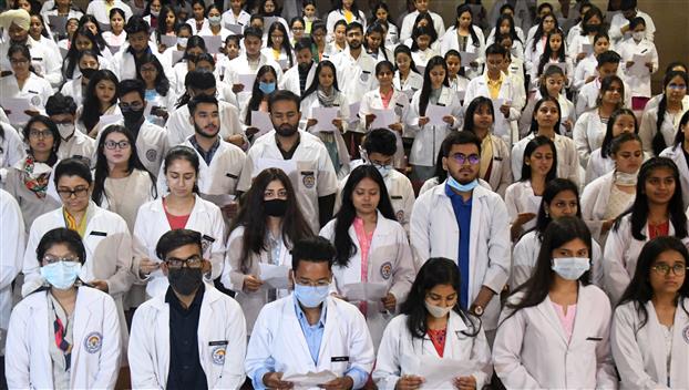 Chandigarh: BDS students take oath at 'white coat ceremony'