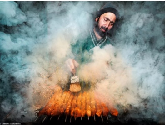 'Roasting we can almost smell': Srinagar Kebab seller's image wins prestigious photography award