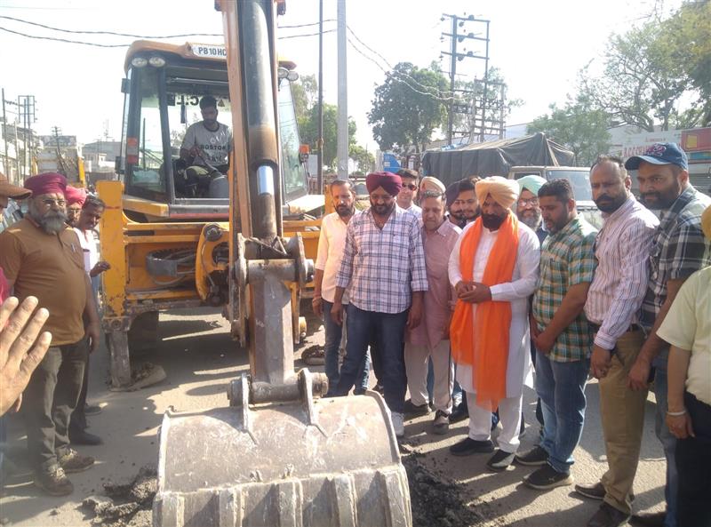 Atam Nagar MLA kicks off  road construction work