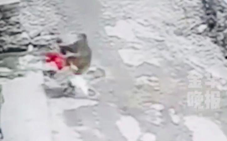 Monkey attacks and nearly kidnaps 3-year-old girl, drags her on road in viral video from China